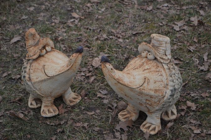 Šamotinės keramikos gaminiai, pagaminti Panevėžyje, pritaikyti sodui, esant bet kokioms oro sąlygoms.